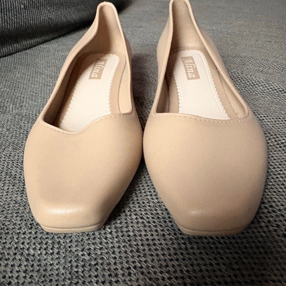 SHEIN Cream Loafers for Women - Picture 2 of 9